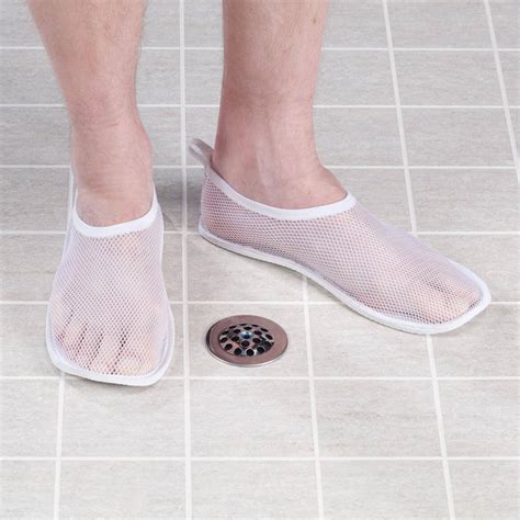 THE SHOWER SLIPPERS 